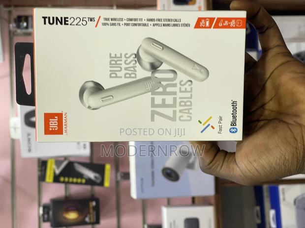 JBL Tune 225tws Earbuds · Photo 2