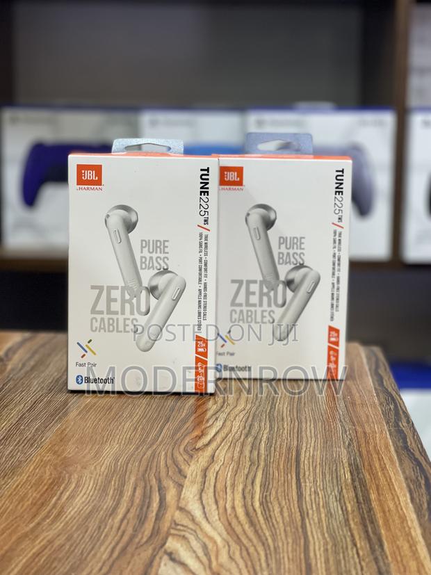 JBL Tune 225tws Earbuds · Photo 4