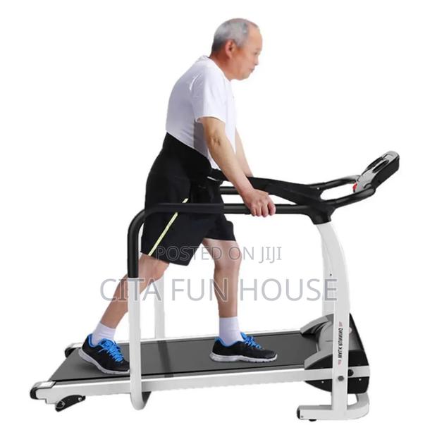 100kg Max Weight Foldable And Adjustable Treadmill · Photo 1