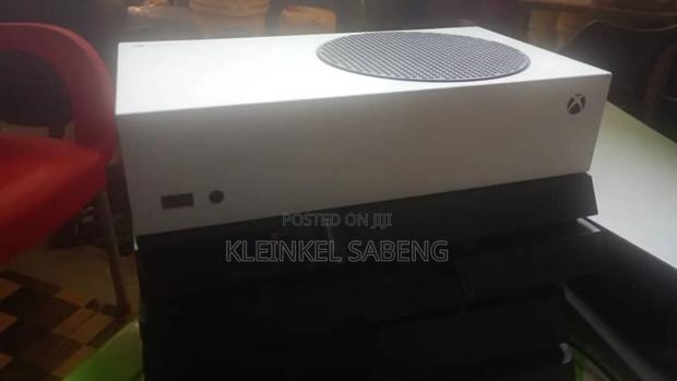 Xbox Series S Loaded With Games (2 Controllers) · Photo 1