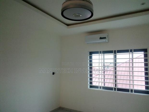 4bdrm Duplex in Lake Side Estate for sale · Photo 4