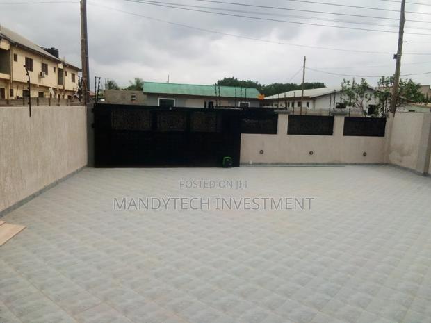 4bdrm Duplex in Lake Side Estate for sale · Photo 6