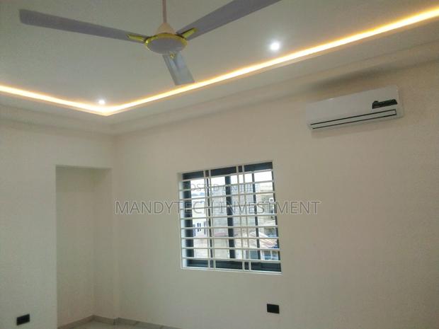 4bdrm Duplex in Lake Side Estate for sale · Photo 8