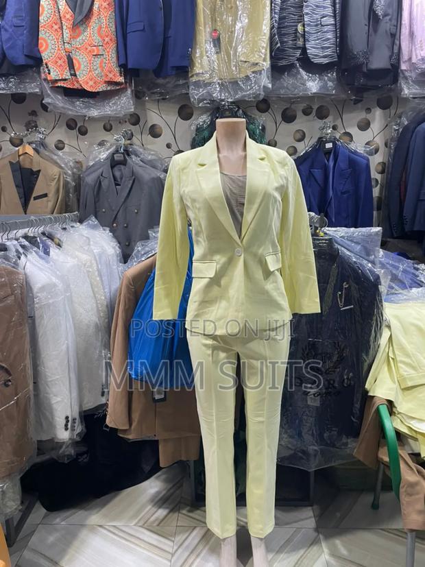 Ladies 2-Piece Trousers Suit in Curry and Gold Colour · Photo 2