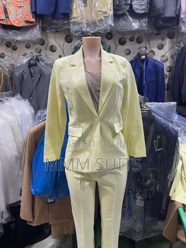 Ladies 2-Piece Trousers Suit in Curry and Gold Colour · Photo 3