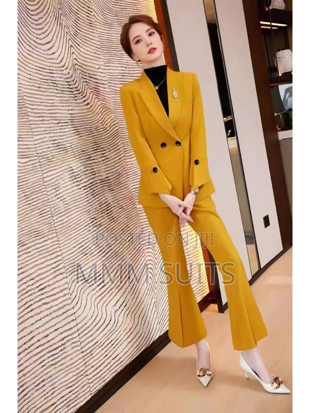 Ladies 2-Piece Trousers Suit in Curry and Gold Colour · Photo 1