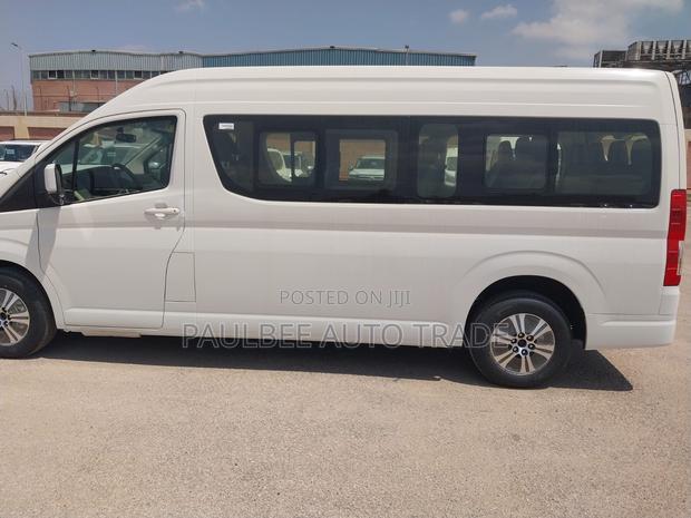 New Toyota HiAce 2024 White · Photo 4