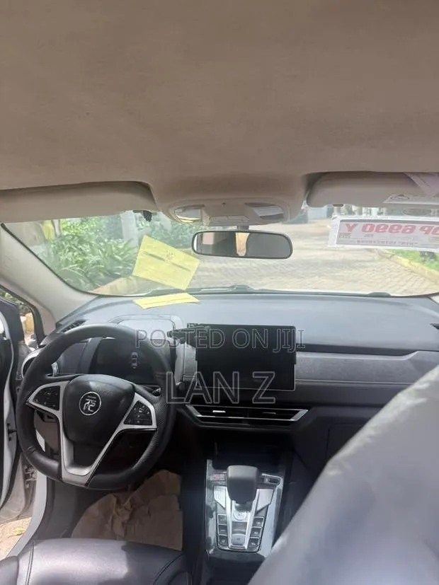 BYD Yuan Up 32 kWh FWD 2024 White · Photo 1