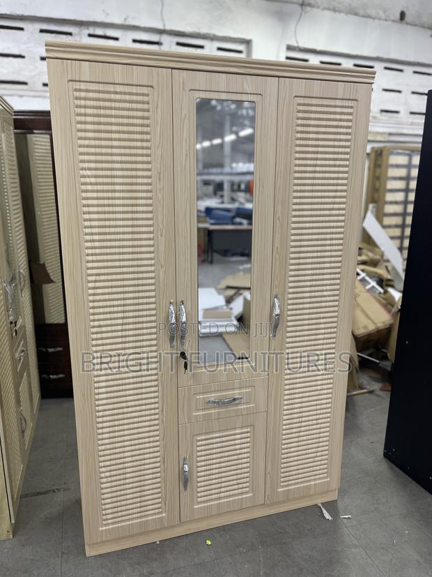 Wardrobe (3 Doors Wardrobe) · Photo 1