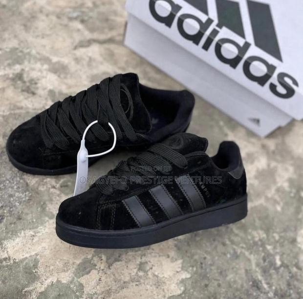 Quality Sneakers · Photo 1