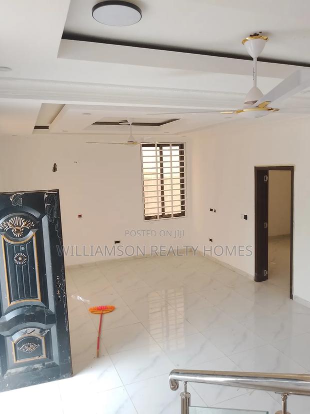 3bdrm House in Hfc Estate Area, Spintex for sale · Photo 2