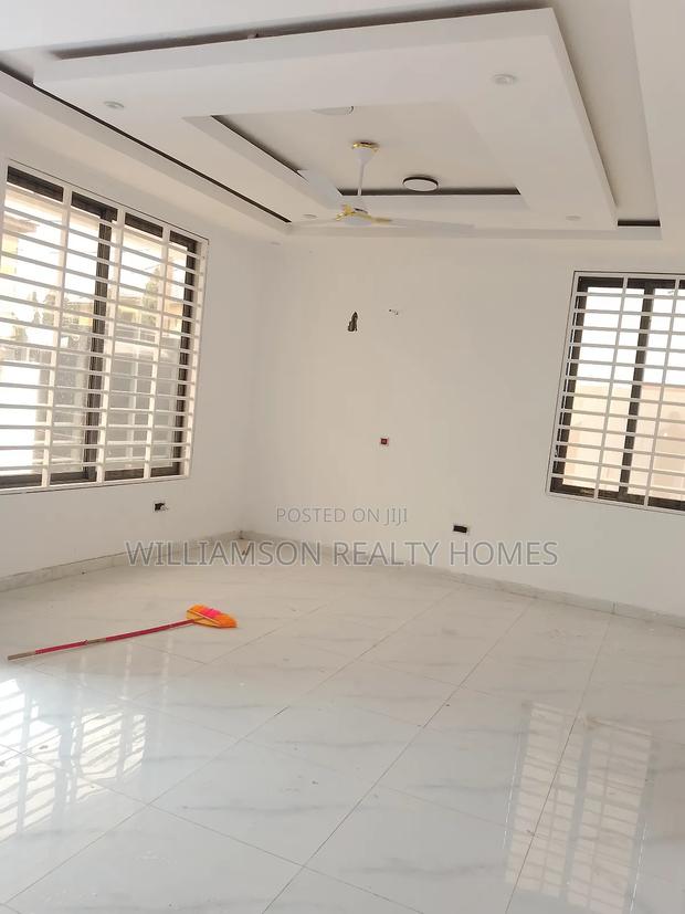 3bdrm House in Hfc Estate Area, Spintex for sale · Photo 8