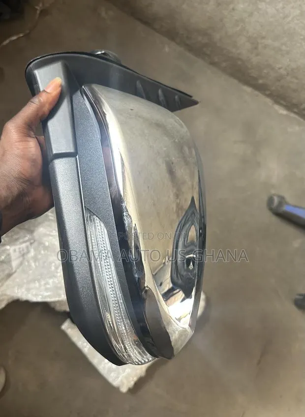 Toyota HILUX/Revo Side Mirror 2015 2016 2017 2018 2019 2020 2021 2022 · Photo 1