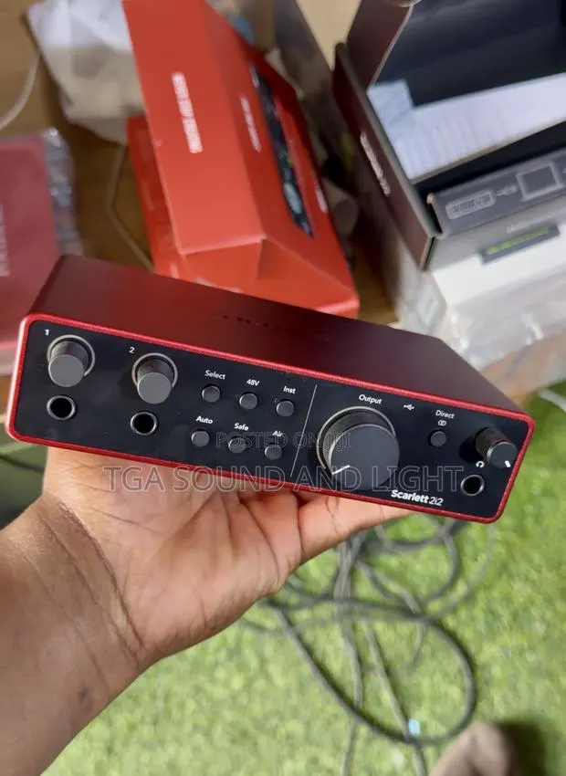 Focusrite 2i2 4th Generation Audio Interface · Photo 1