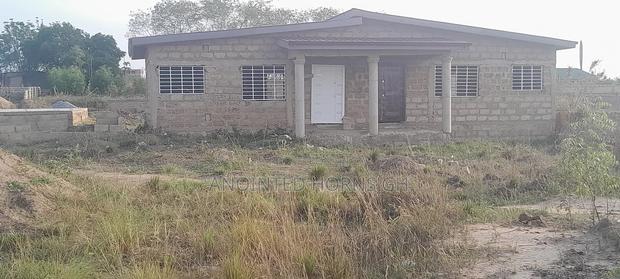 4 Bedrooms House for Sale · Photo 3