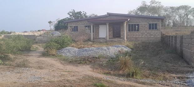 4 Bedrooms House for Sale · Photo 4