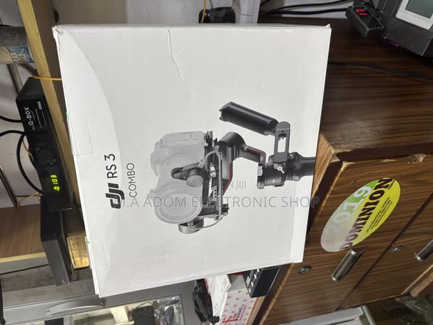 Dji Rs3 Combo Gimbal Stebilizer for DSLR Cameras · Photo 1