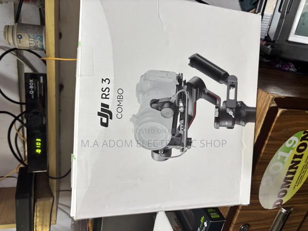 Dji Rs3 Combo for Cameras · Photo 1