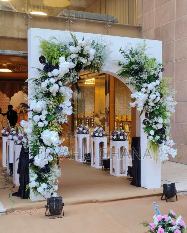 Book Us Now And Get Ready To Experience Happiness With Style · Photo 1