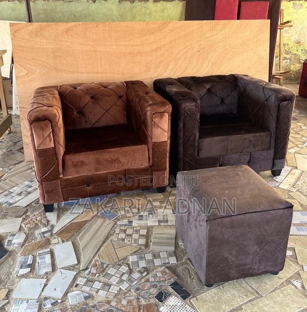 2 Single Sofas + Coffee Table · Photo 3