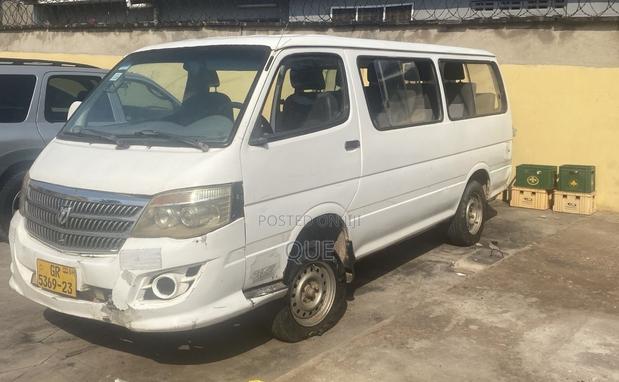 Foton C12 2013 White · Photo 2