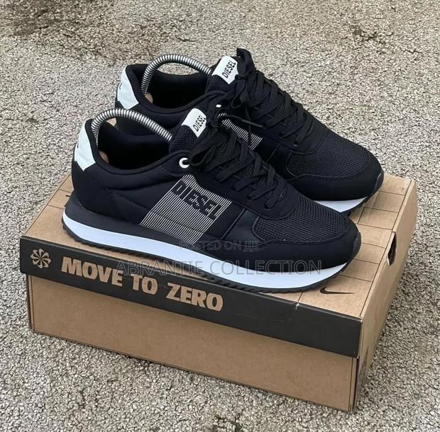 Authentic Diesel Sneaker Available · Photo 1