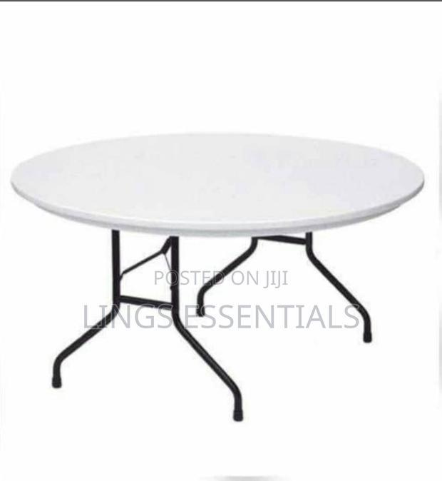 10 Seater Round Table · Photo 1