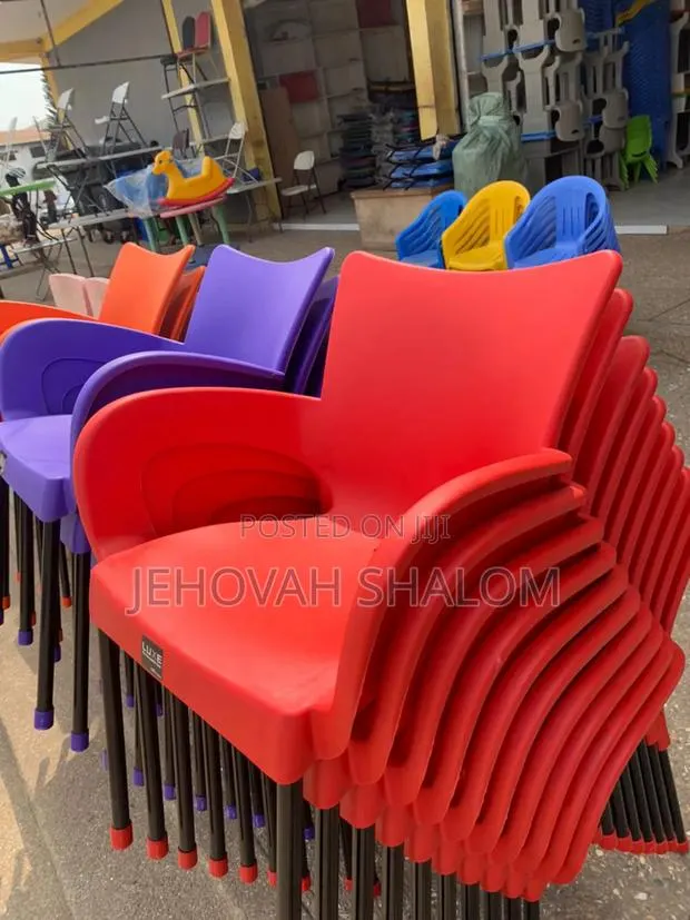 Plastic Chair · Photo 1