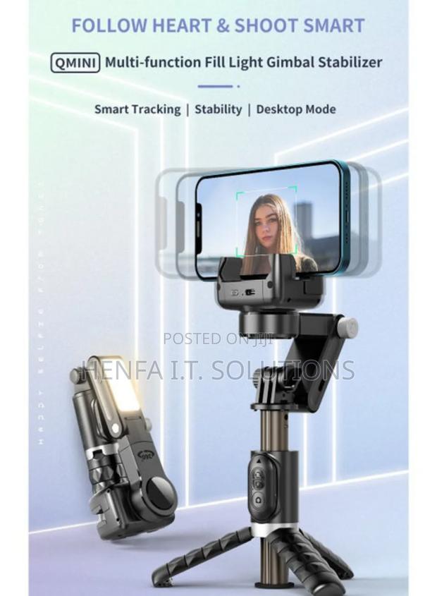 Q18 Tripod Stand · Photo 2