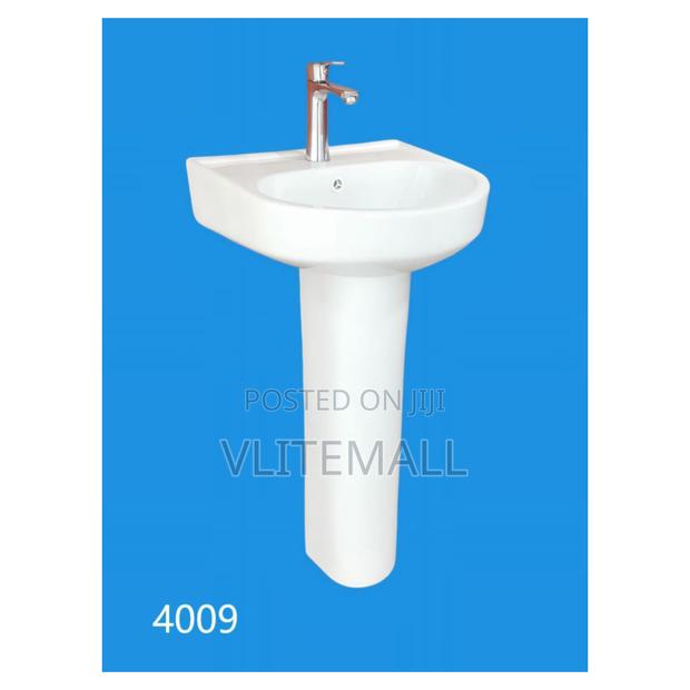 Pedestal Wash Basin · Photo 2