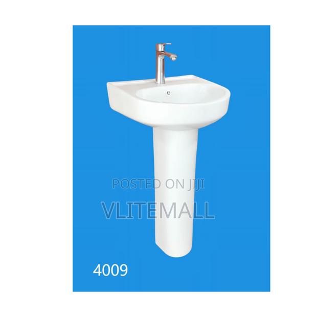 Pedestal Wash Basin · Photo 3