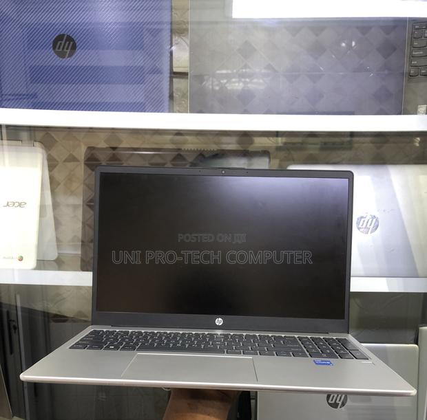 Laptop HP 250 G10 8GB Intel Core I5 SSD 512GB · Photo 4