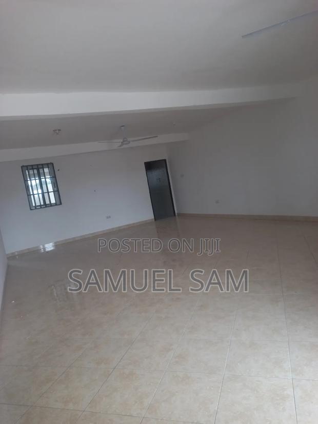 3bdrm Apartment in Tema Com.3 for rent · Photo 2