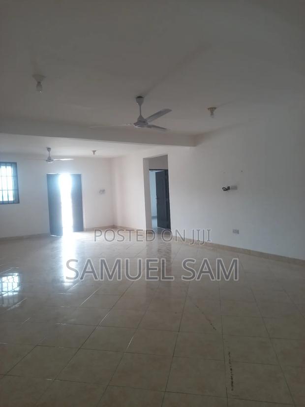 3bdrm Apartment in Tema Com.3 for rent · Photo 4