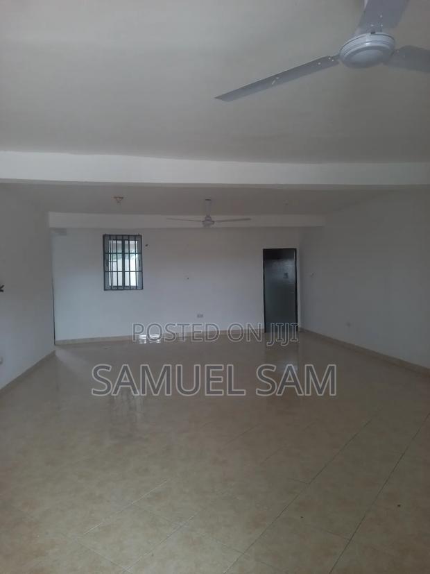 3bdrm Apartment in Tema Com.3 for rent · Photo 8