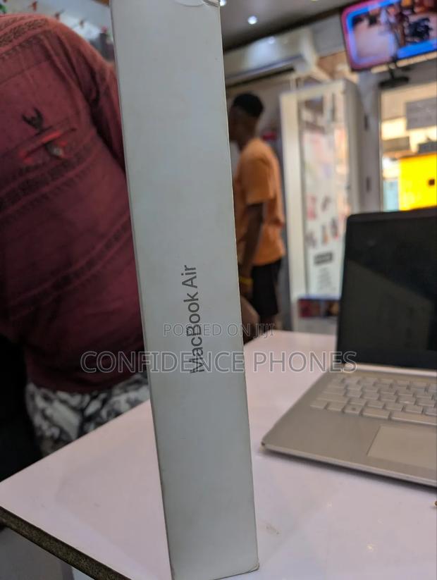 New Laptop Apple MacBook Air 2025 M4 13-Inch 16GB Apple M4 SSD 256GB · Photo 4