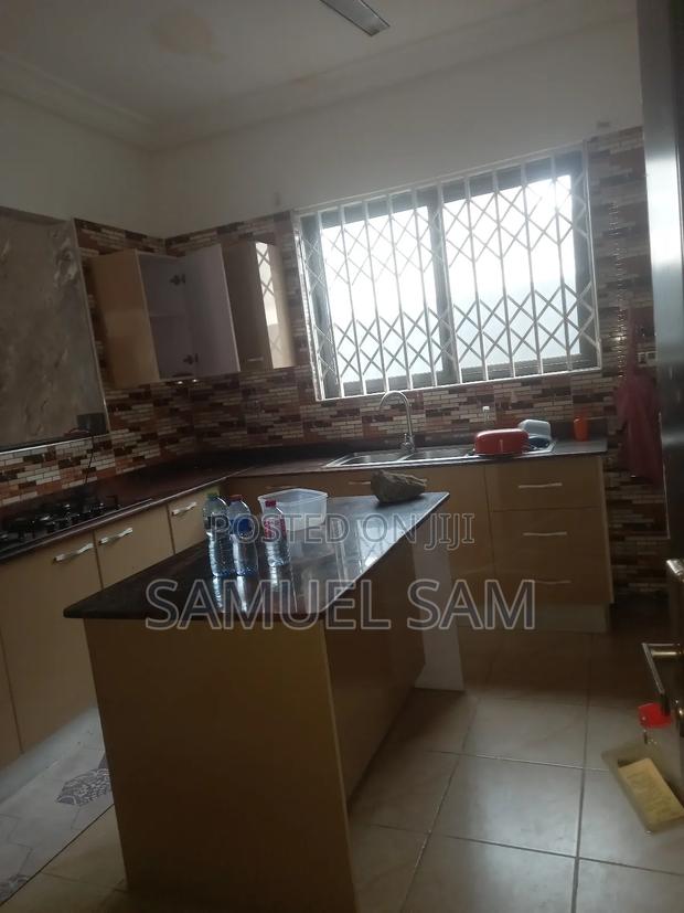8bdrm House in Tema Community 26 for rent · Photo 8