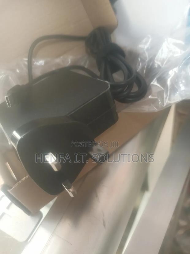 Universal Type C Laptop Charger · Photo 1