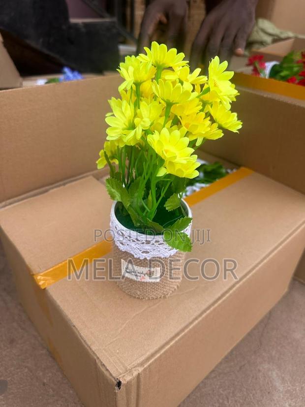 Artificial Decor Flowers · Photo 4