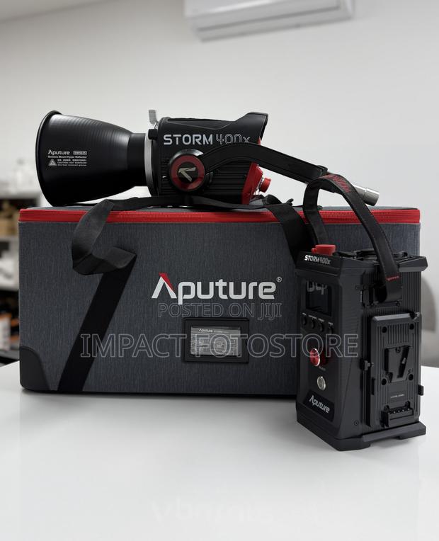 Aputure Storm 400x Tunable White Led Monolight (V-mount) · Photo 1