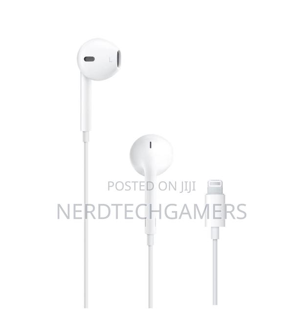 Apple Earphones to Lightening · Photo 1