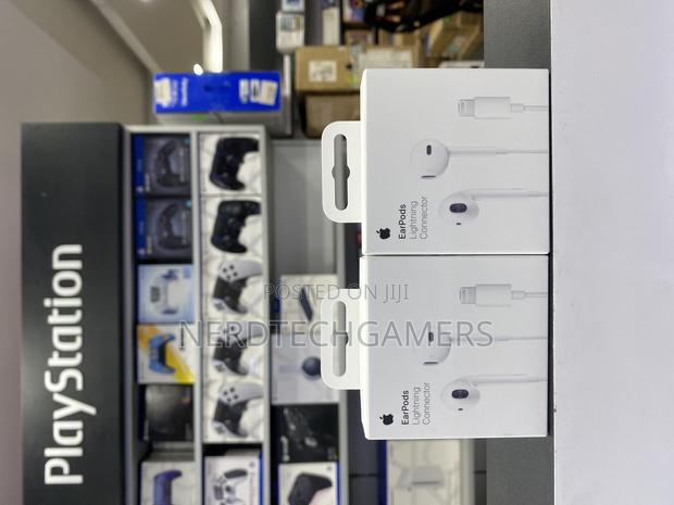 Apple Earphones to Lightening · Photo 2