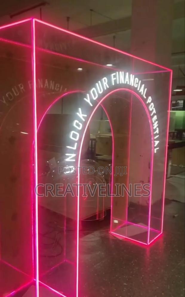 Bouncers Neon · Photo 1