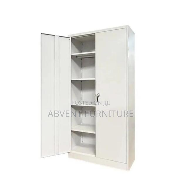 Straight Cabinet · Photo 1