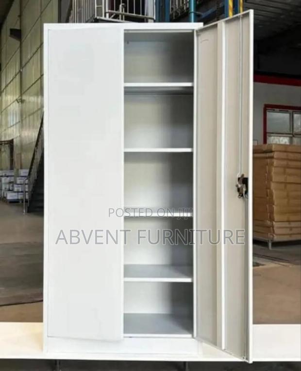 Straight Cabinet · Photo 2