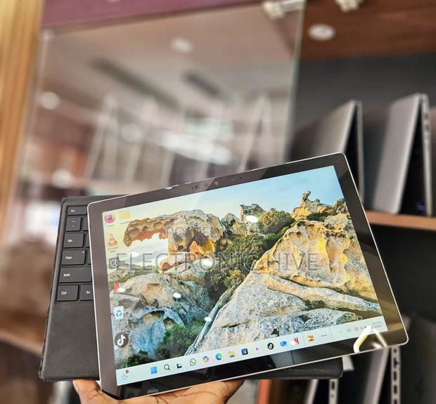 Laptop Microsoft Surface Pro 7 16GB Intel Core I7 SSD 512GB · Photo 1