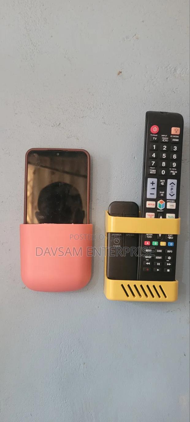 Remote and Phones Holders · Photo 2