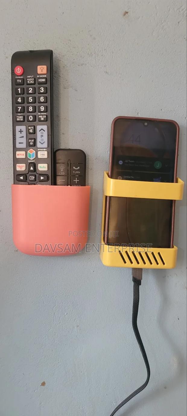 Remote and Phones Holders · Photo 3