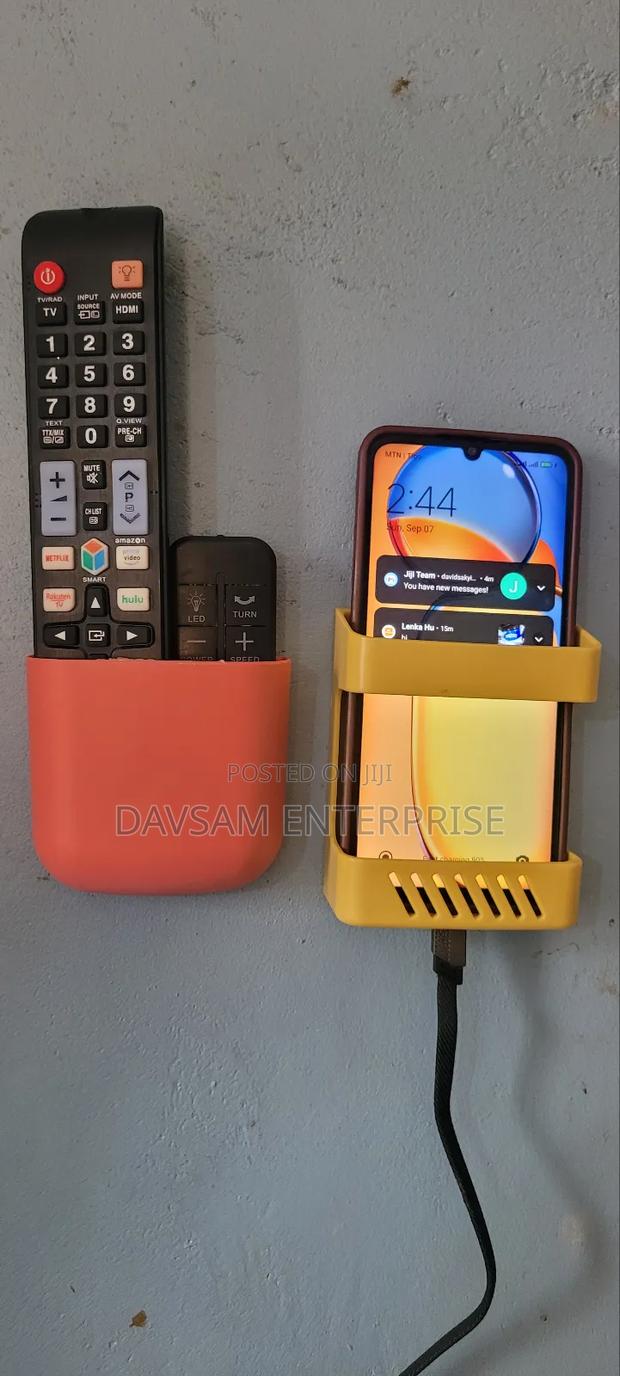 Remote and Phones Holders · Photo 5