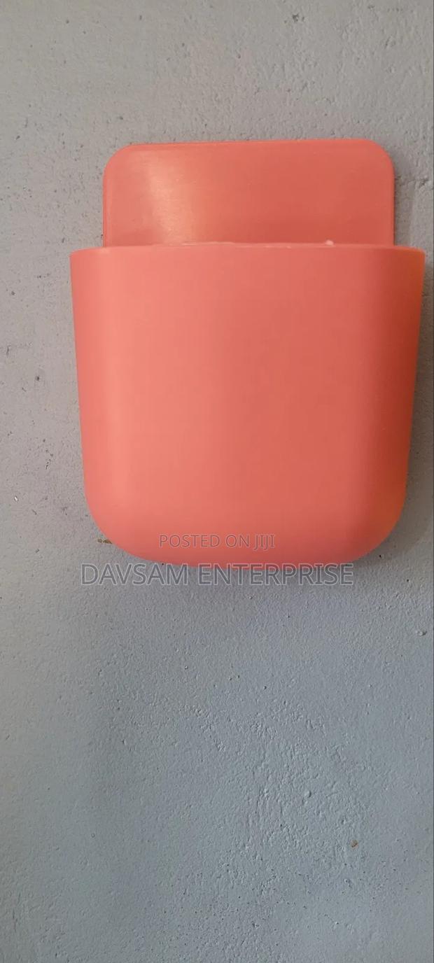 Remote and Phones Holders · Photo 8
